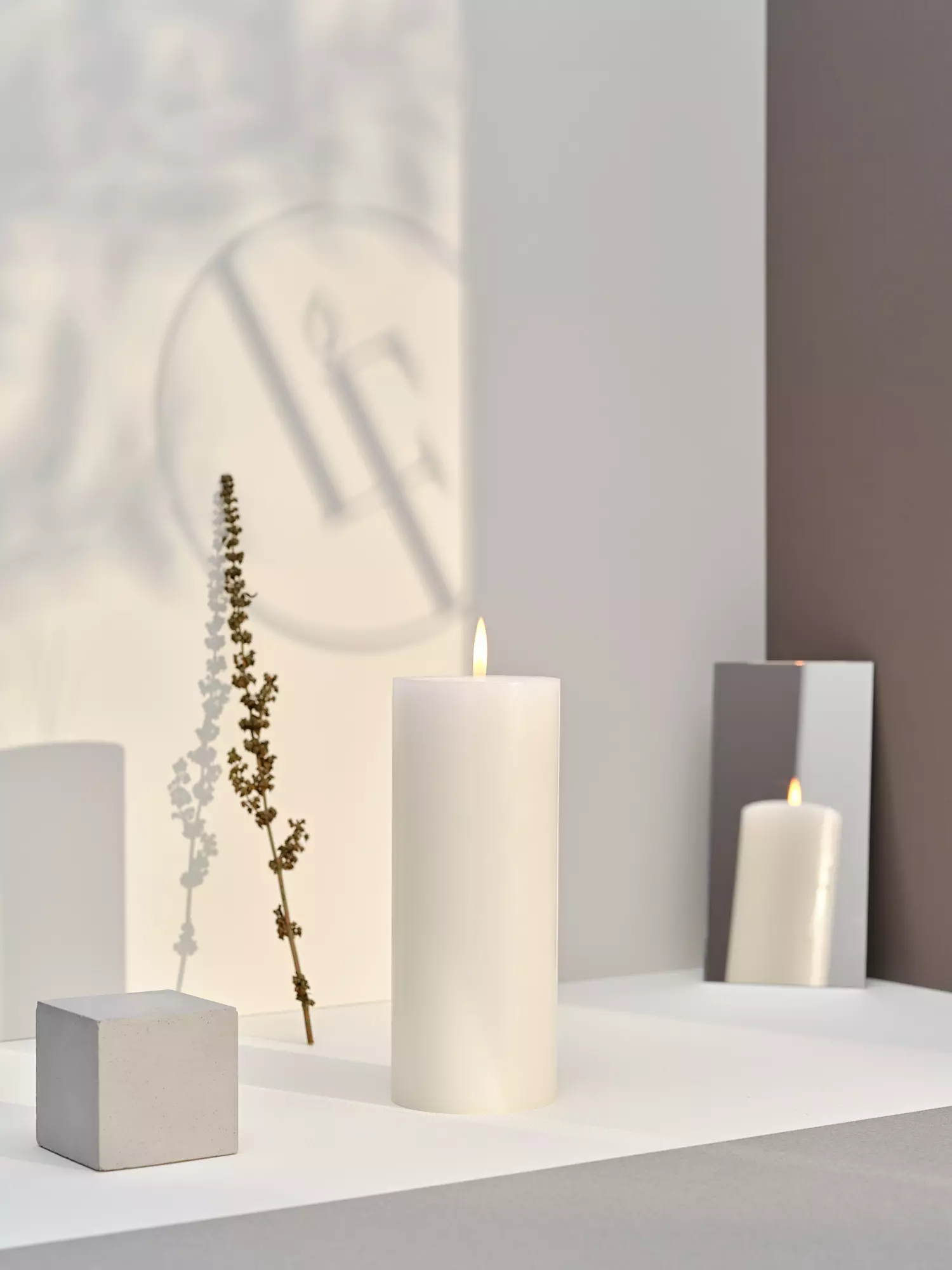 Bougie blanche décoratif NEPTUNE - Illuminez votre intérieur – B&Inside